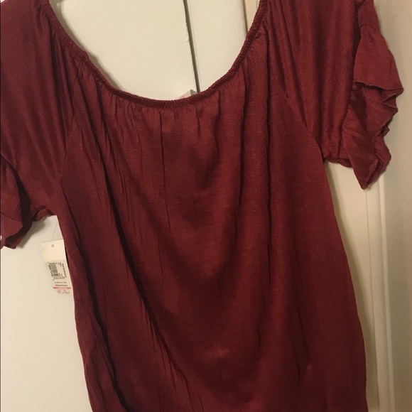 Burgundy color blouse - Picture 3 of 6
